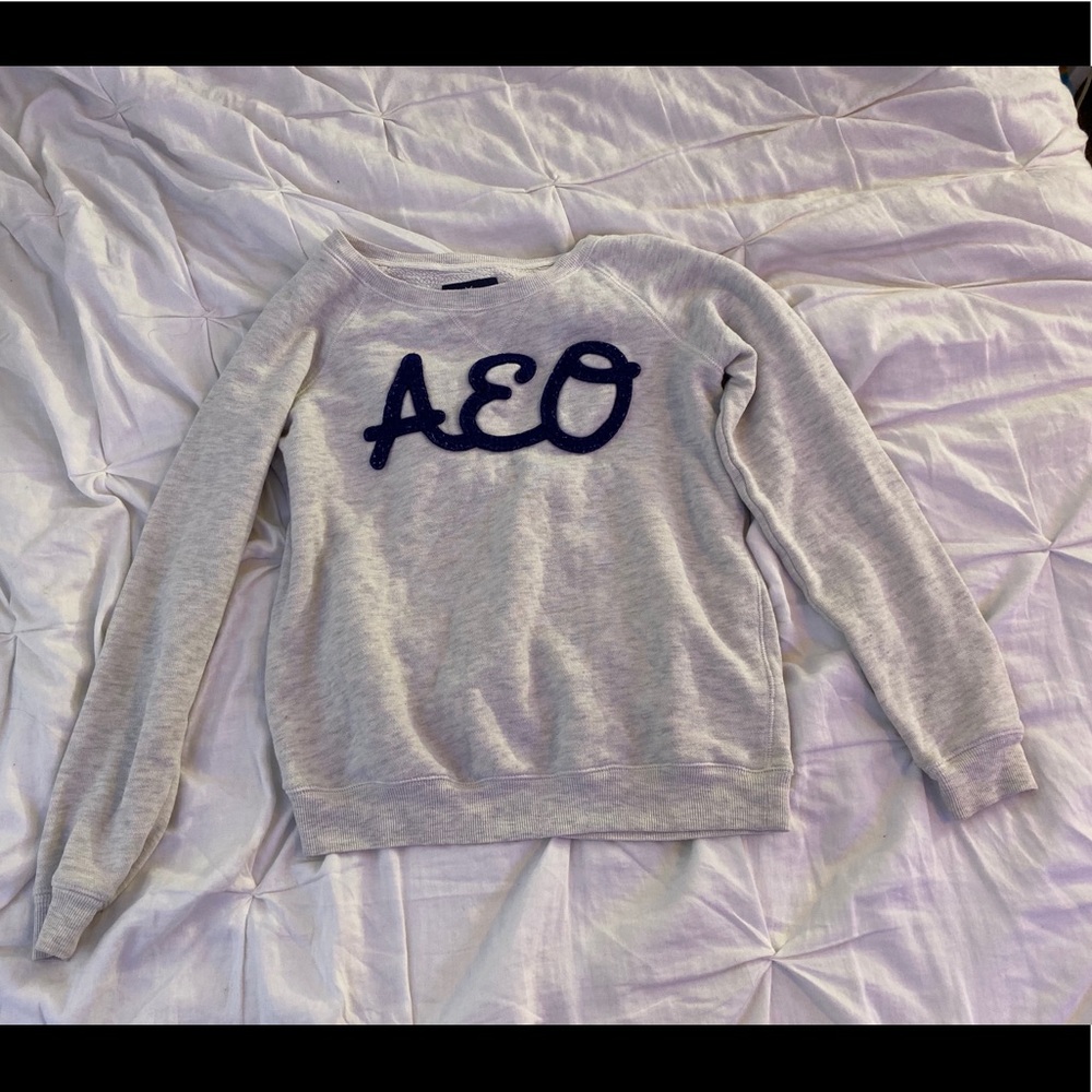 American Eagle crew neck